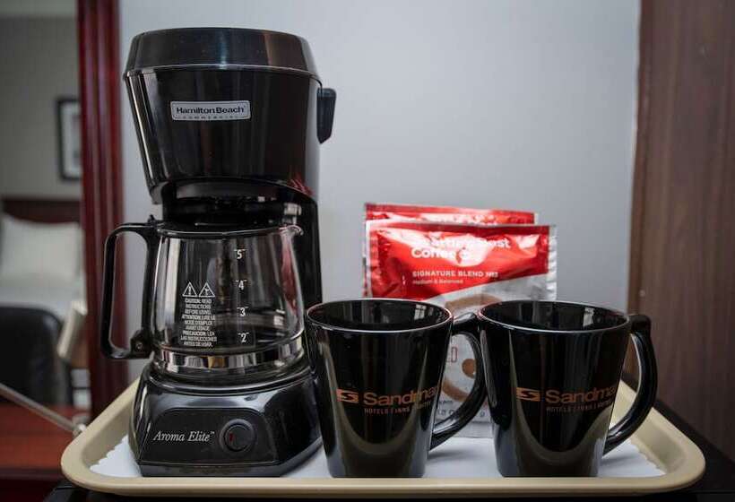 호텔 Sandman Inn Kamloops