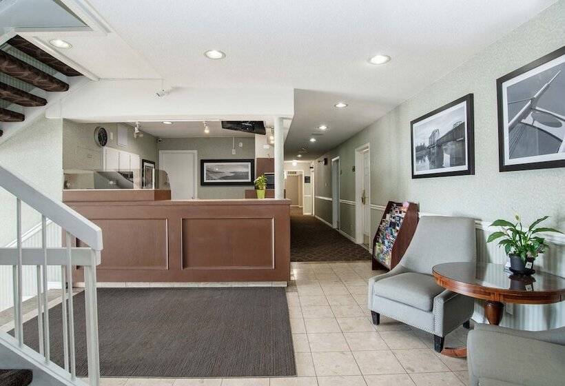 호텔 Sandman Inn Kamloops