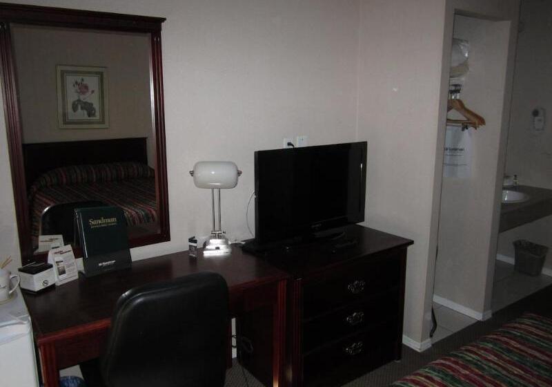 호텔 Sandman Inn Kamloops