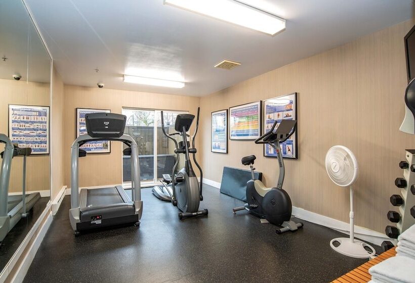 Sandman Hotel Vancouver Airport