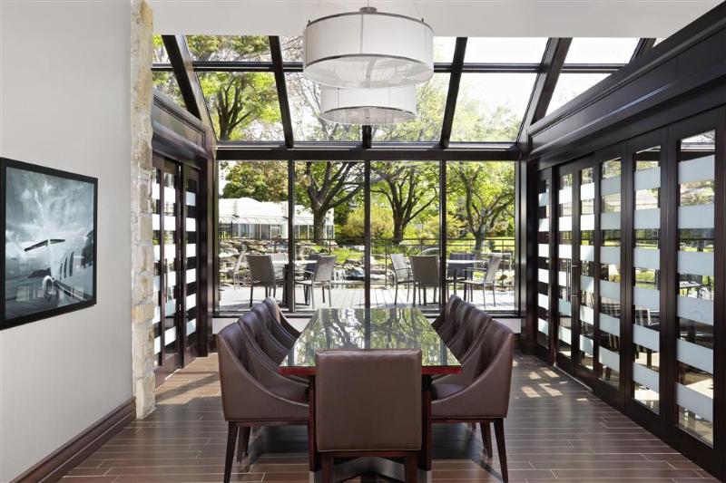 Отель Sheraton Montreal Airport