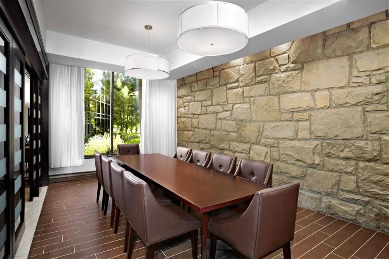 Отель Sheraton Montreal Airport