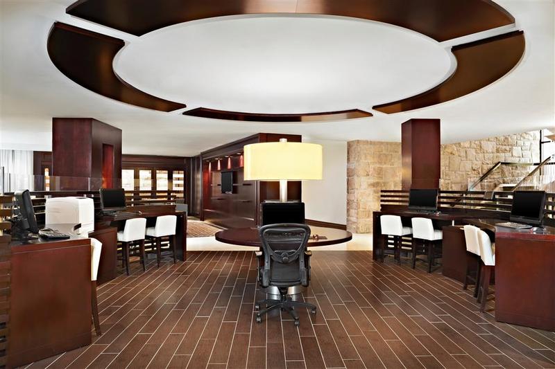 Отель Sheraton Montreal Airport