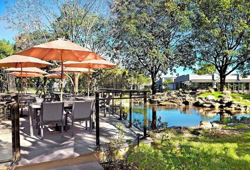 Отель Sheraton Montreal Airport