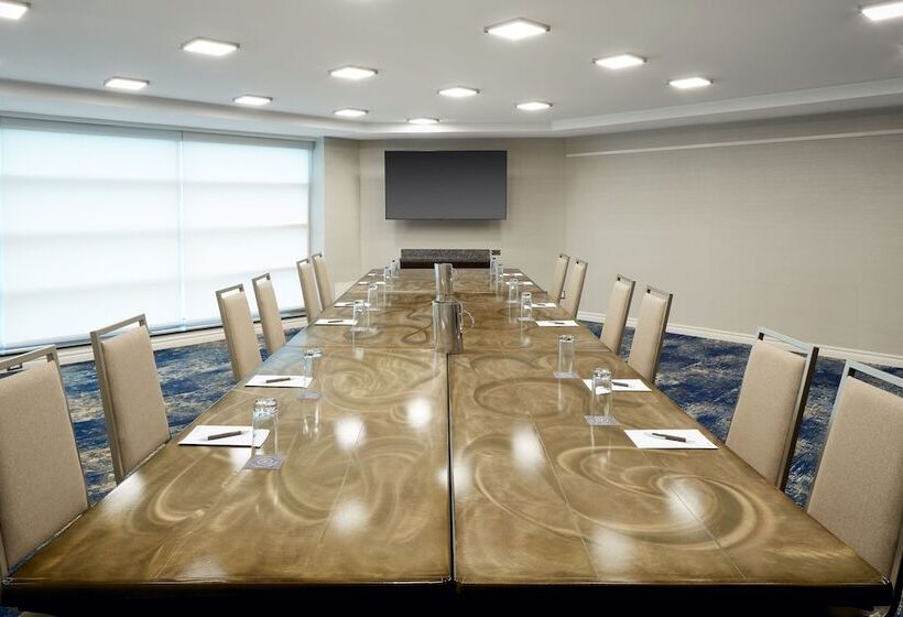 Отель Sheraton Montreal Airport