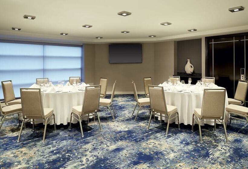 Отель Sheraton Montreal Airport