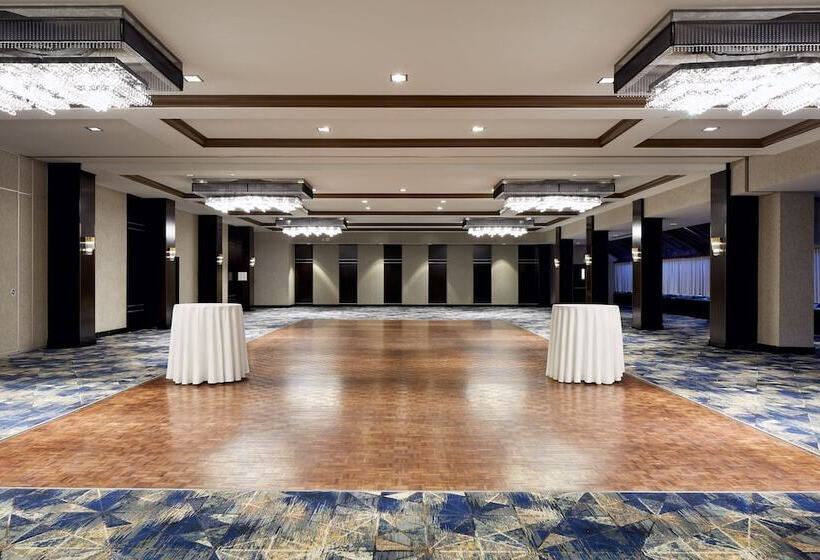 Отель Sheraton Montreal Airport