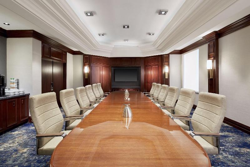 Отель Sheraton Montreal Airport