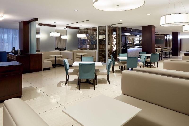 Отель Sheraton Montreal Airport