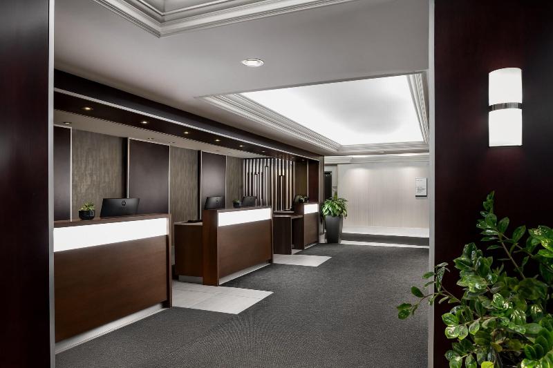 Отель Sheraton Montreal Airport