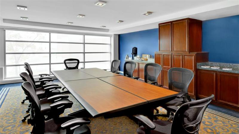 Отель Sheraton Montreal Airport