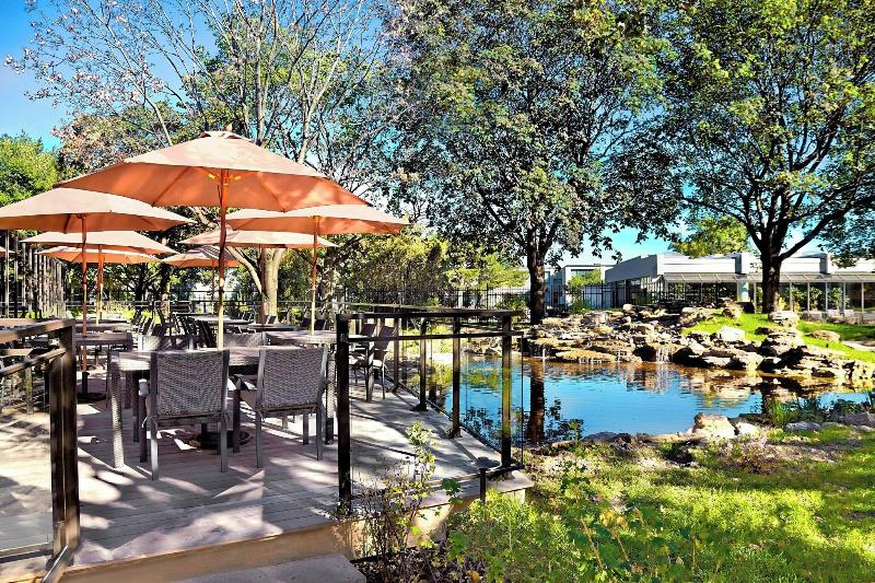 Отель Sheraton Montreal Airport