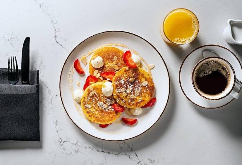 בית מלון כפרי Sheraton Suites Calgary Eau Claire