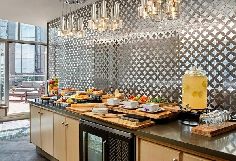 בית מלון כפרי Sheraton Suites Calgary Eau Claire