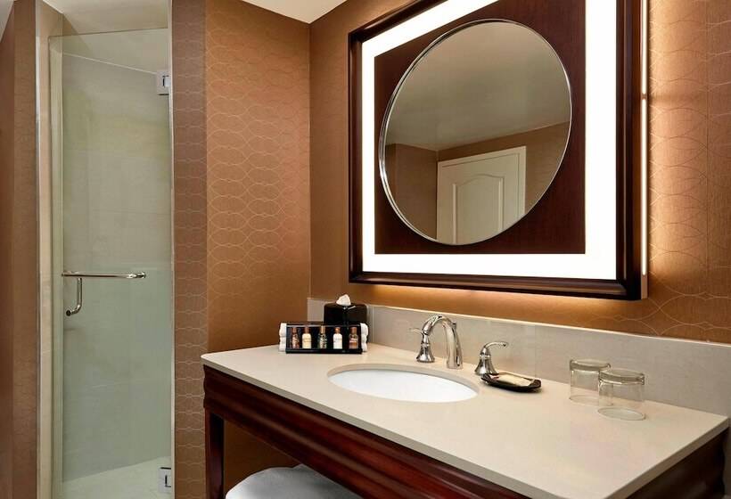 בית מלון כפרי Sheraton Suites Calgary Eau Claire