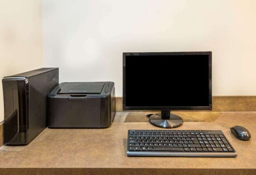 فندق Super 8 By Wyndham Innisfail