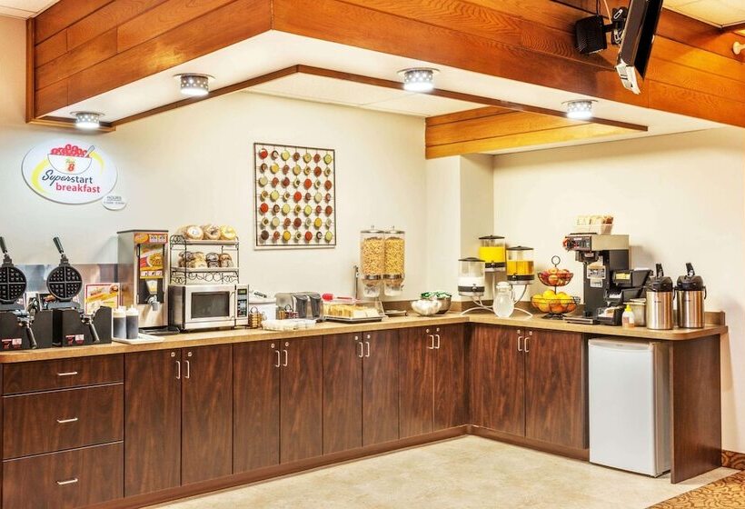 فندق Super 8 By Wyndham Innisfail