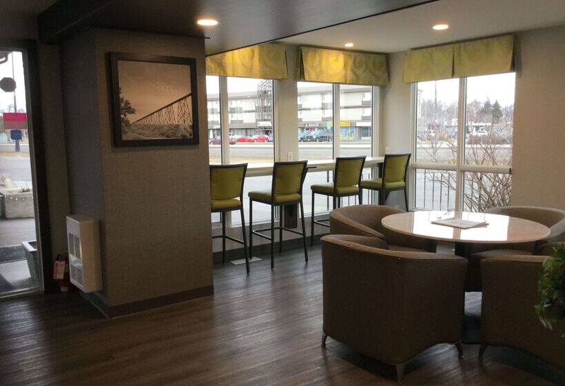 فندق Super 8 By Wyndham Lethbridge