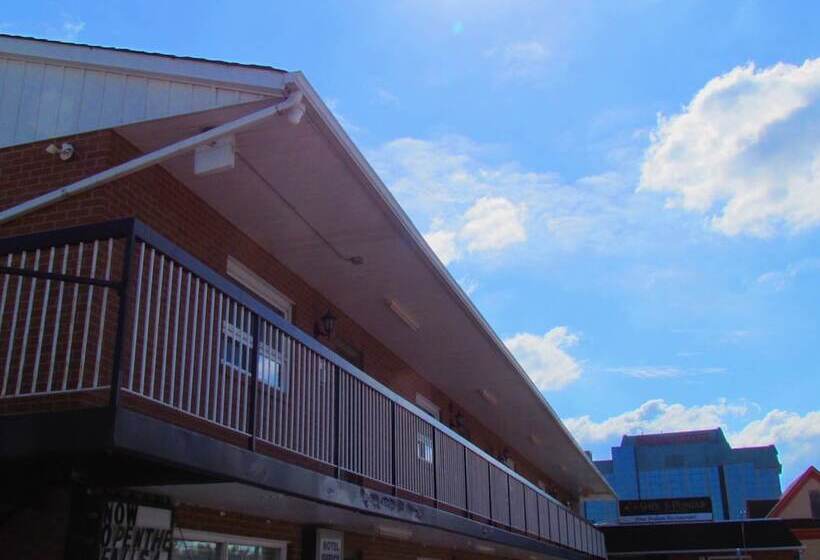 酒店 The Falls Family Lodge