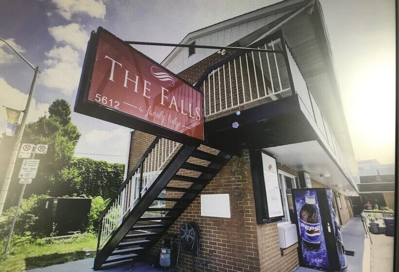 酒店 The Falls Family Lodge