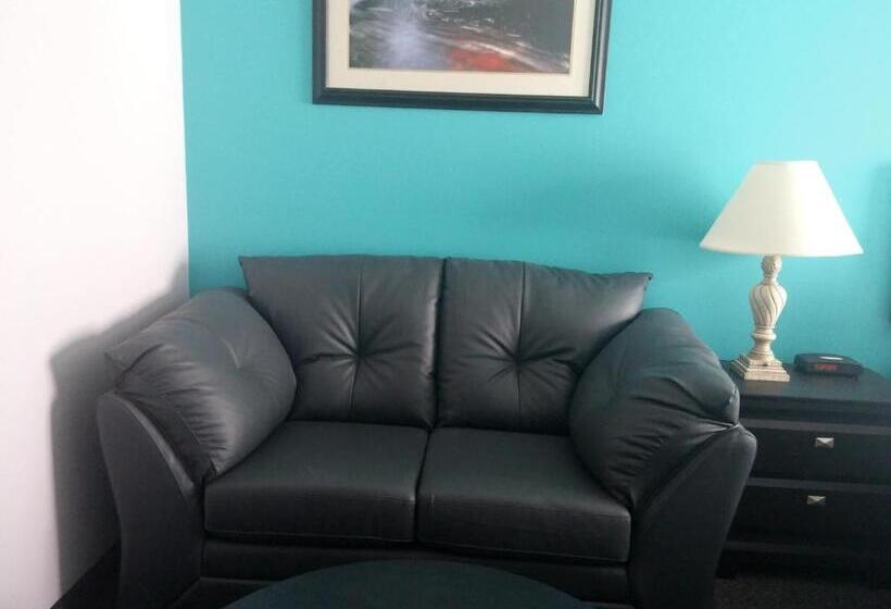 هتل Days Inn By Wyndham Sudbury & Conference Centre