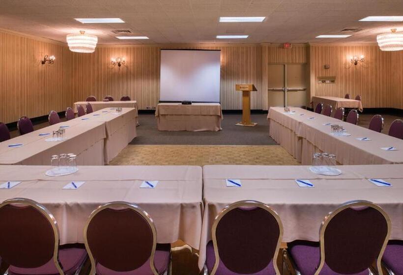 هتل Days Inn By Wyndham Sudbury & Conference Centre