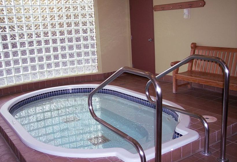 ホテル Town Plaza Suites By Golden Dreams