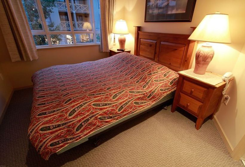 ホテル Town Plaza Suites By Golden Dreams