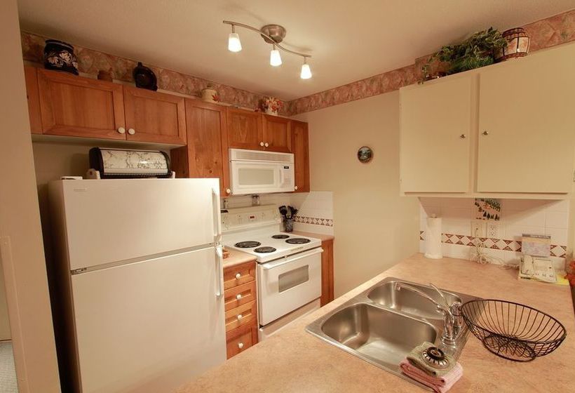 ホテル Town Plaza Suites By Golden Dreams