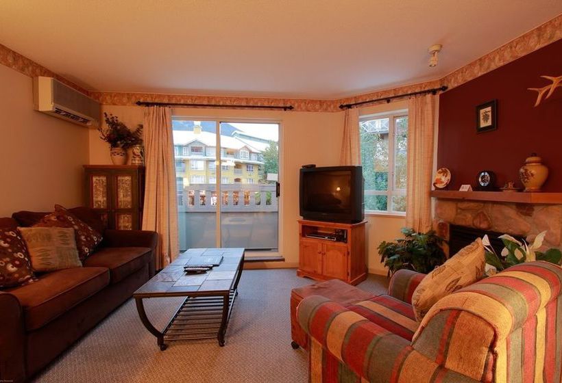 ホテル Town Plaza Suites By Golden Dreams