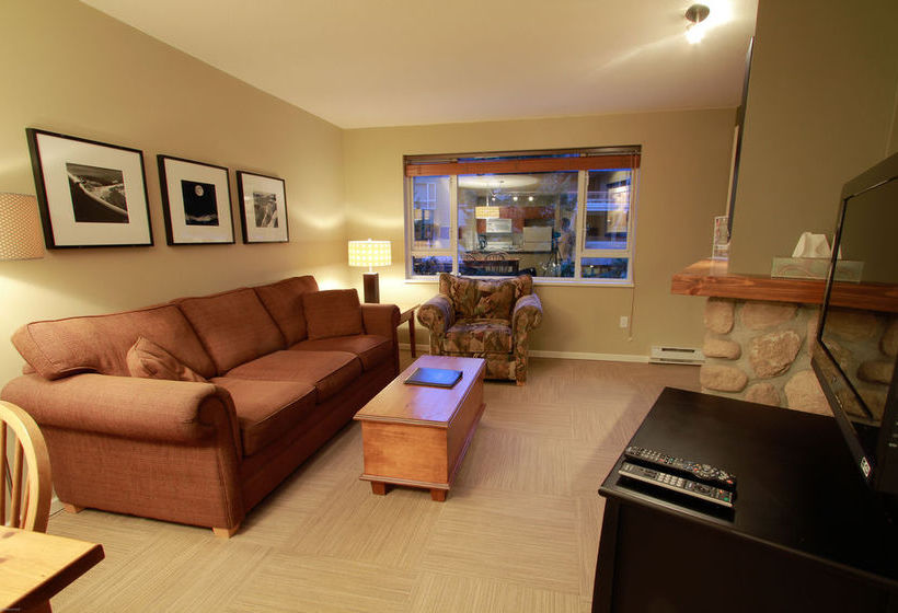 ホテル Town Plaza Suites By Golden Dreams