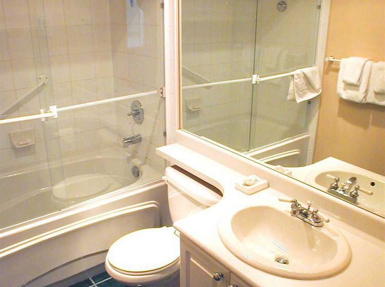 ホテル Town Plaza Suites By Golden Dreams