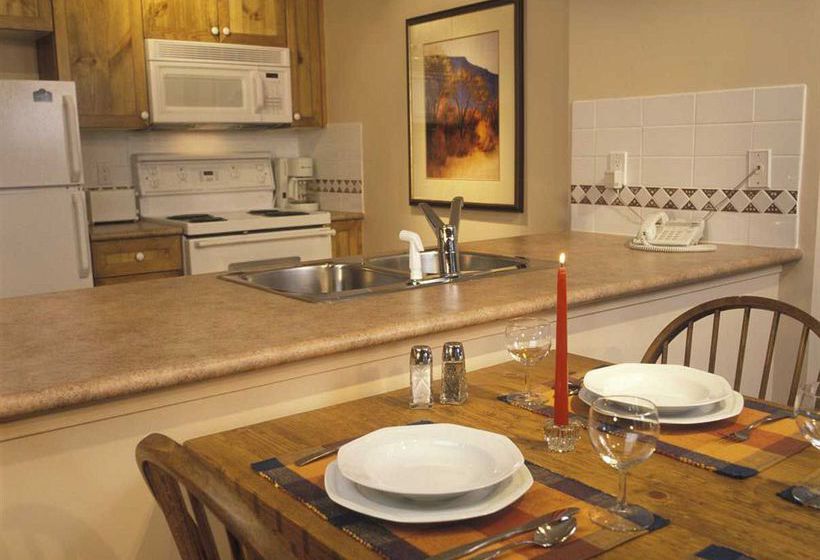 ホテル Town Plaza Suites By Golden Dreams