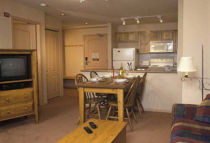 ホテル Town Plaza Suites By Golden Dreams