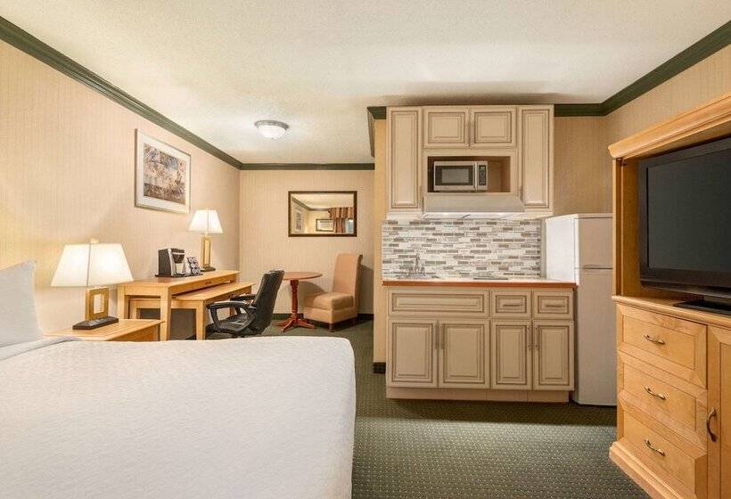 בית מלון כפרי Travelodge By Wyndham Dawson Creek