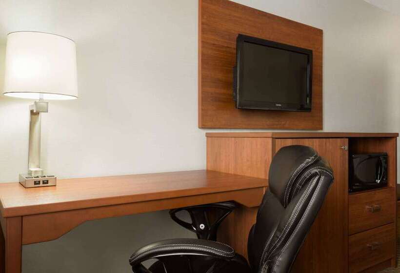 هتل Travelodge By Wyndham Windsor
