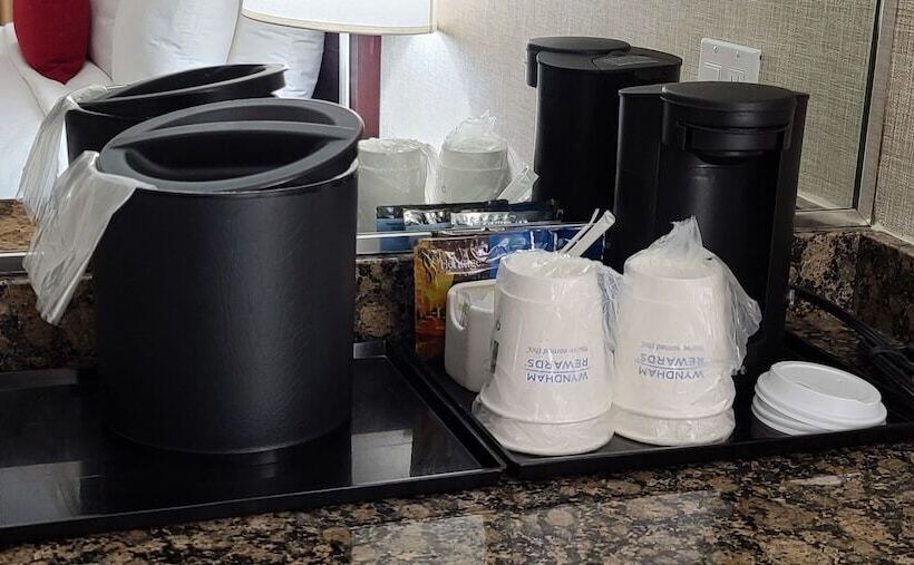 Отель Surestay By Best Western Richmond Vancouver Airport