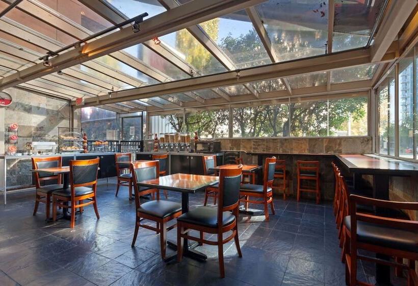 Отель Surestay By Best Western Richmond Vancouver Airport