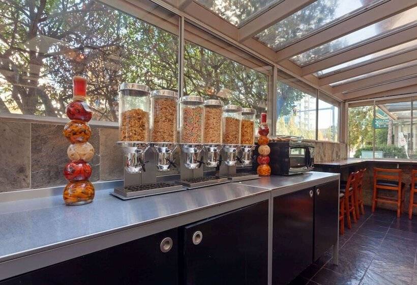 Отель Surestay By Best Western Richmond Vancouver Airport