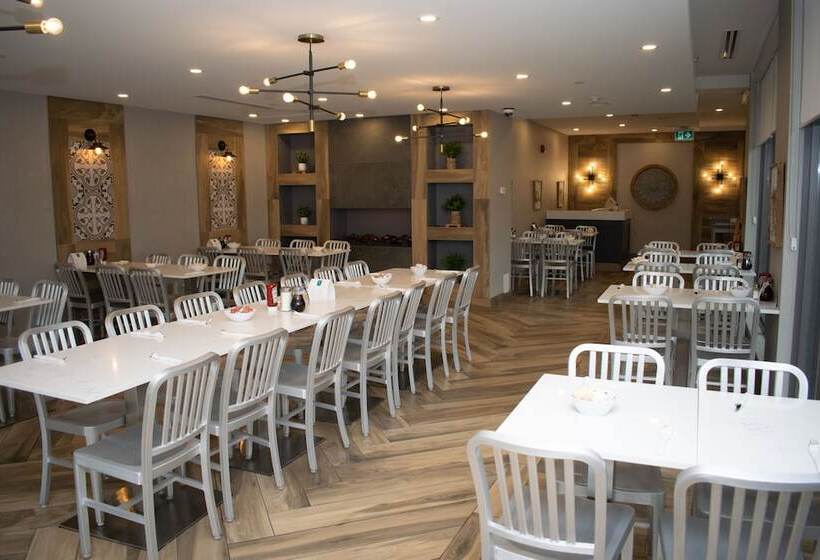 Vittoria Hotel & Suites