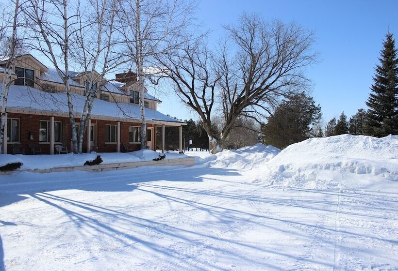 Isaiah Tubbs Resort & Conference Centre