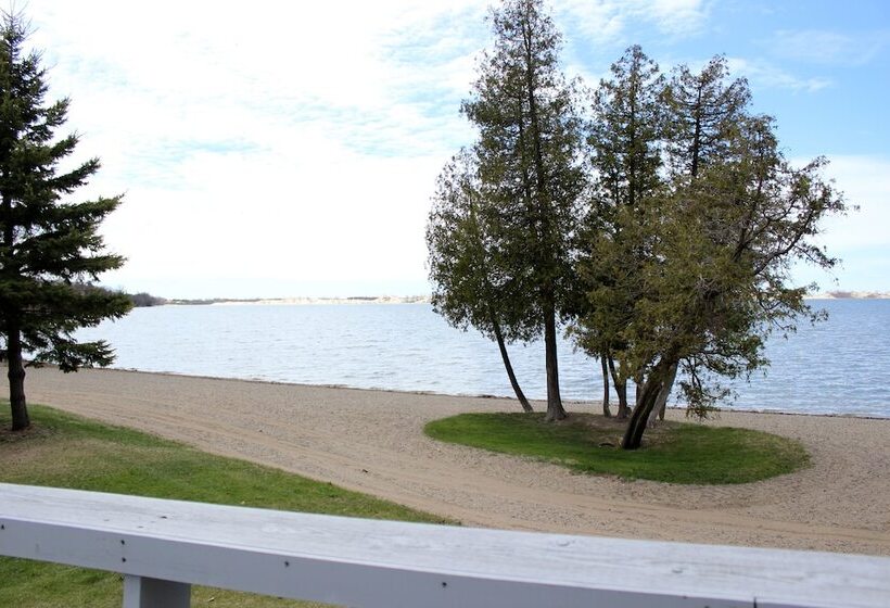 Isaiah Tubbs Resort & Conference Centre