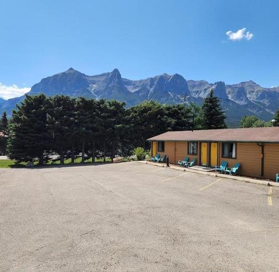 Мотель Rundle Mountain Lodge
