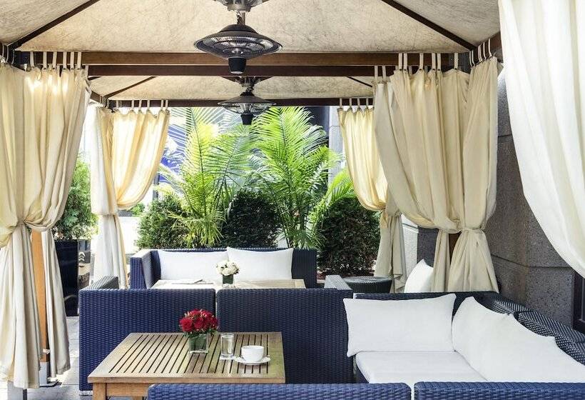 Novotel Montreal Center