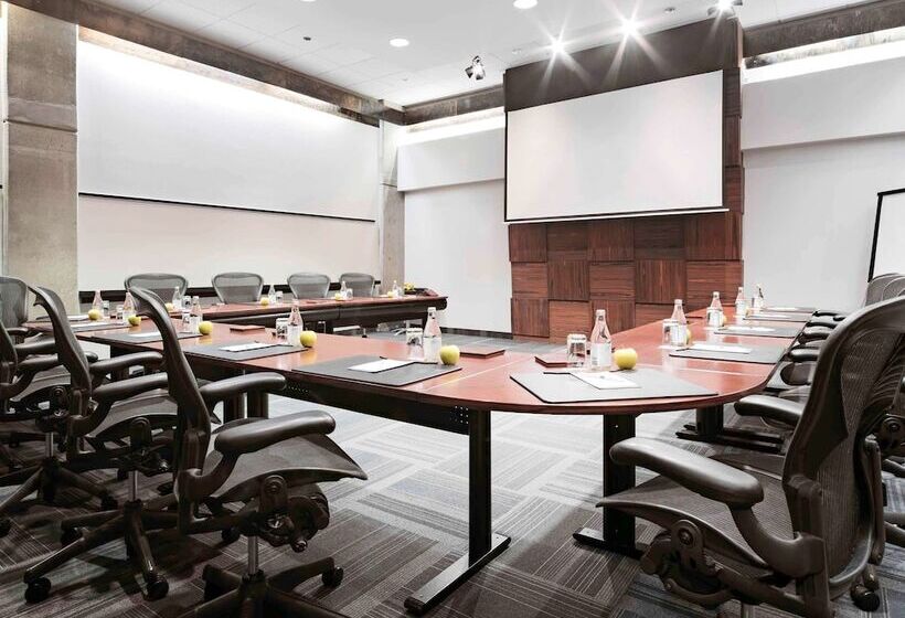 Novotel Montreal Center