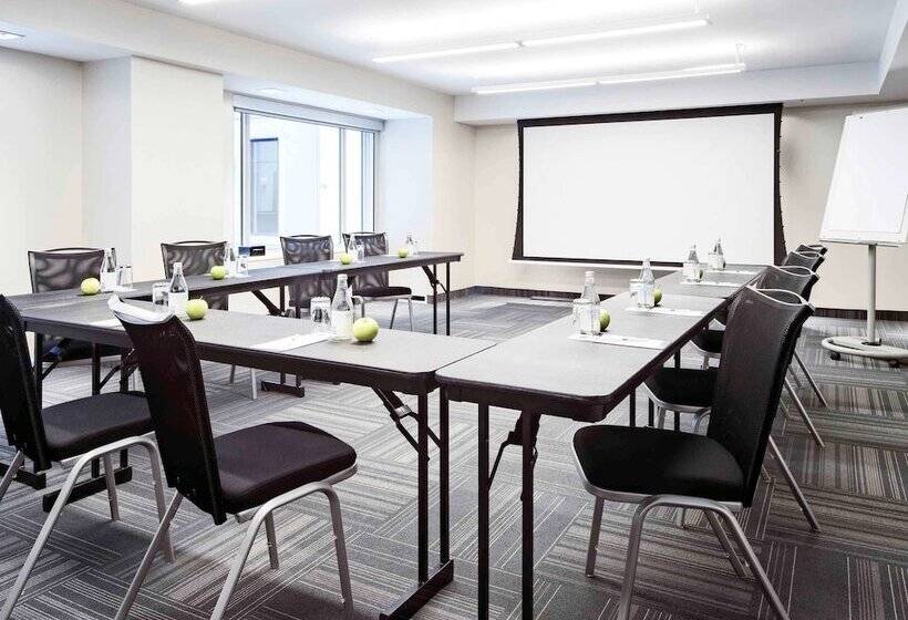 Novotel Montreal Center