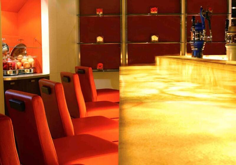 Novotel Montreal Center