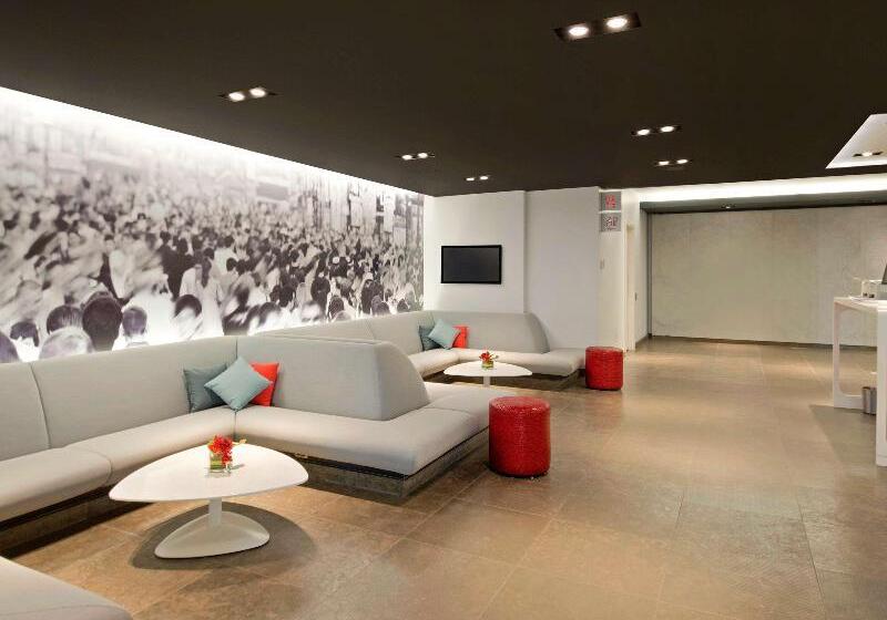 Novotel Montreal Center