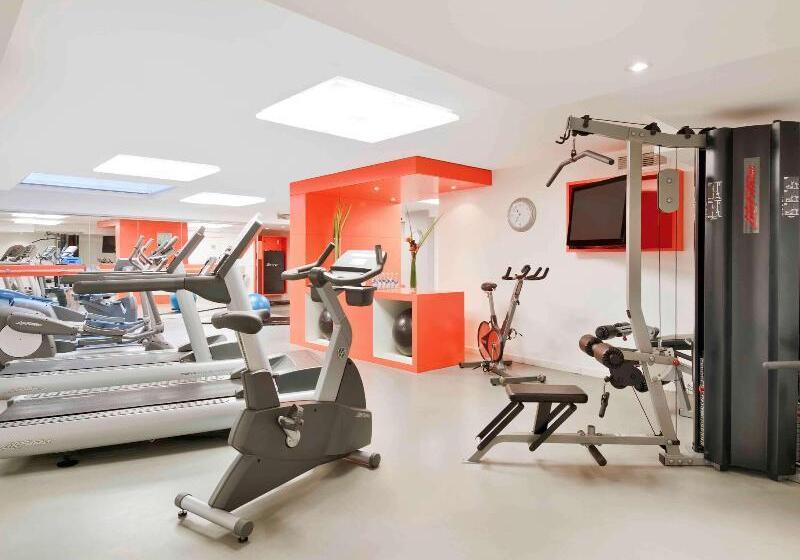 Novotel Montreal Center