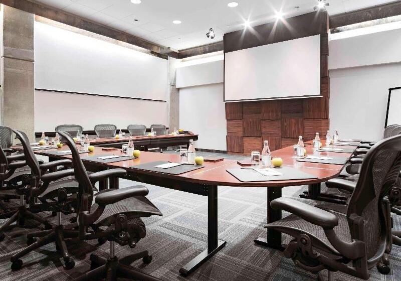 Novotel Montreal Center